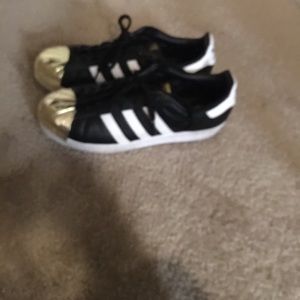 🔥🔥Adidas gold toe superstar sneakers🔥🔥